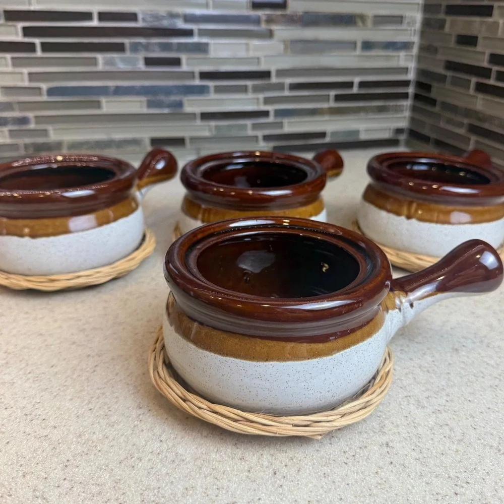 VTG Brown Drip Glaze French Onion Soup Bowls w/ Wicker Coasters Set of 4 Crocks